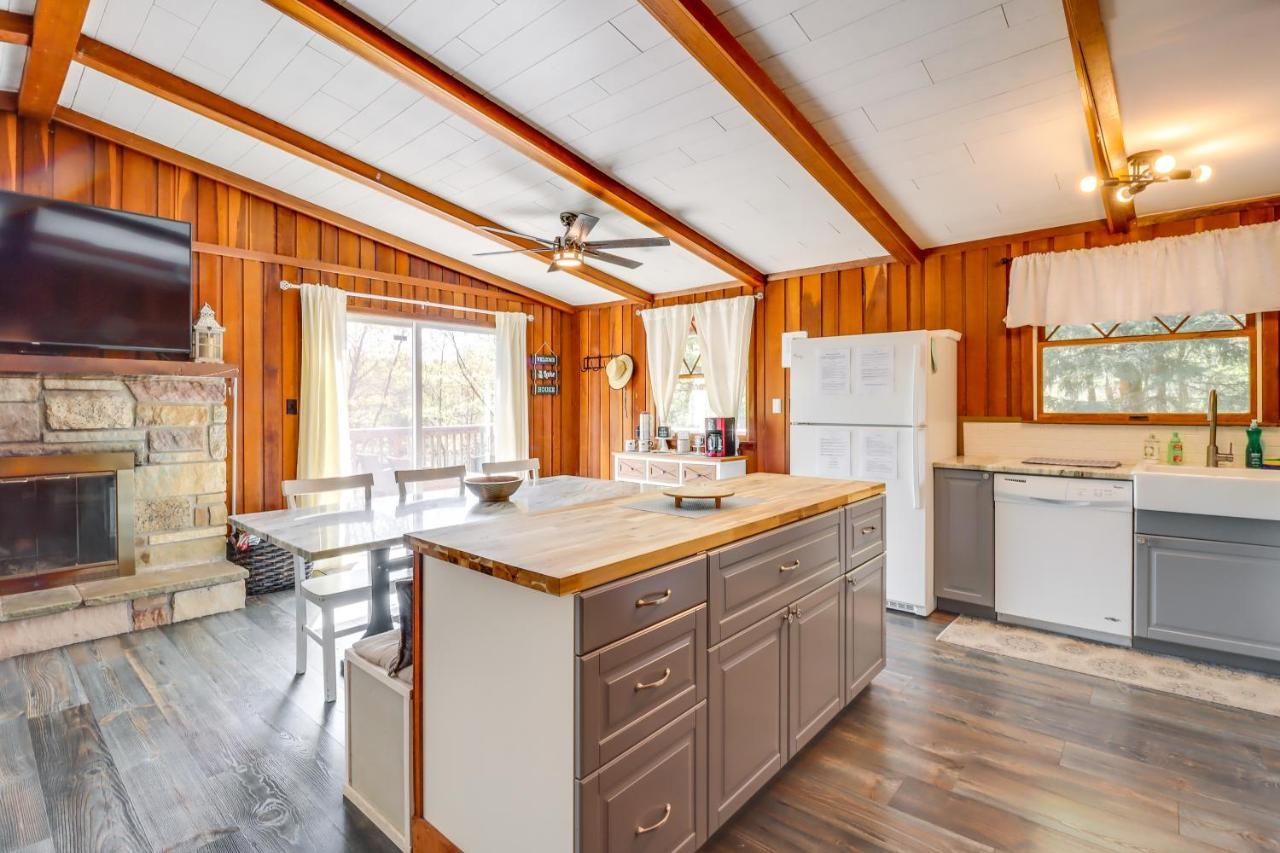 Lakefront Poconos Vacation Rental With Swim Dock! Long Pond 外观 照片