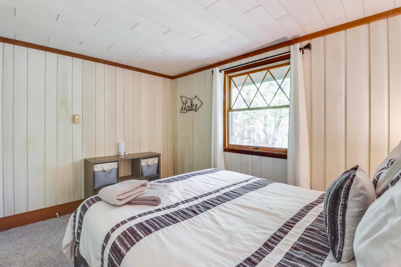 Lakefront Poconos Vacation Rental With Swim Dock! Long Pond 外观 照片